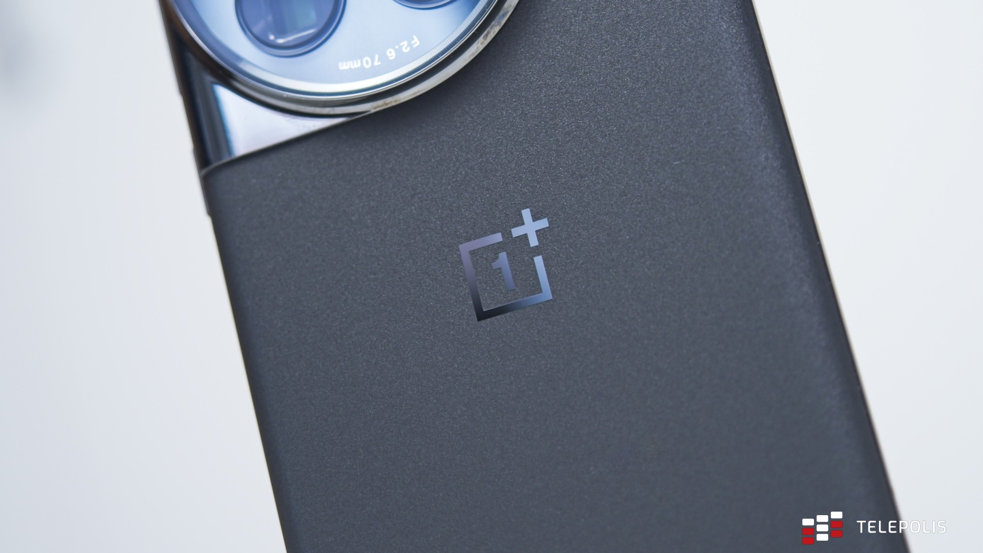 OnePlus Ace 3V ze świetnym procesorem. Telefon błyszczy w benchmarkach