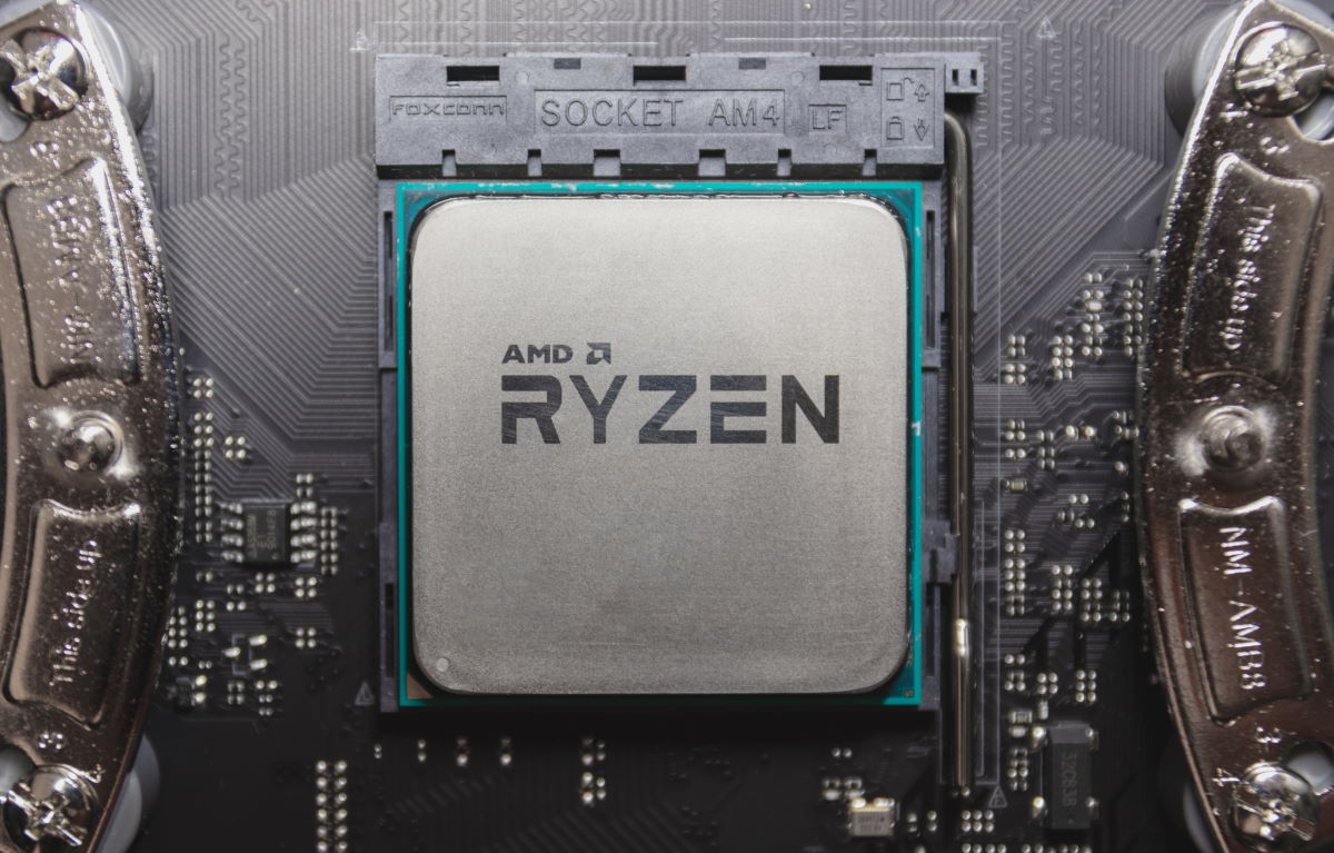 Ryzen 7 5800X3D przetestowany w grach. Bije na głowę Intela