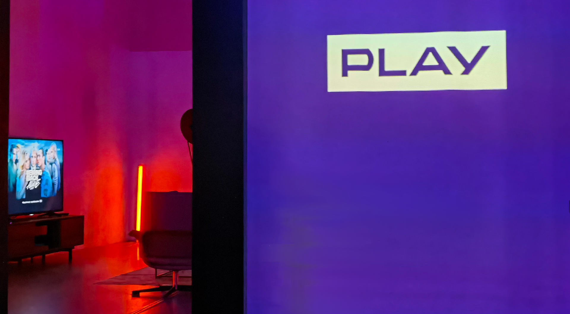 PLAY wprowadził nowe usługi dla domu. Światłowód, telewizja i nowe korzyści