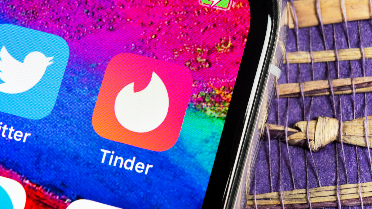 Tinder z nową funkcją. Teraz inni wybiorą, z kim pójdziesz na randkę