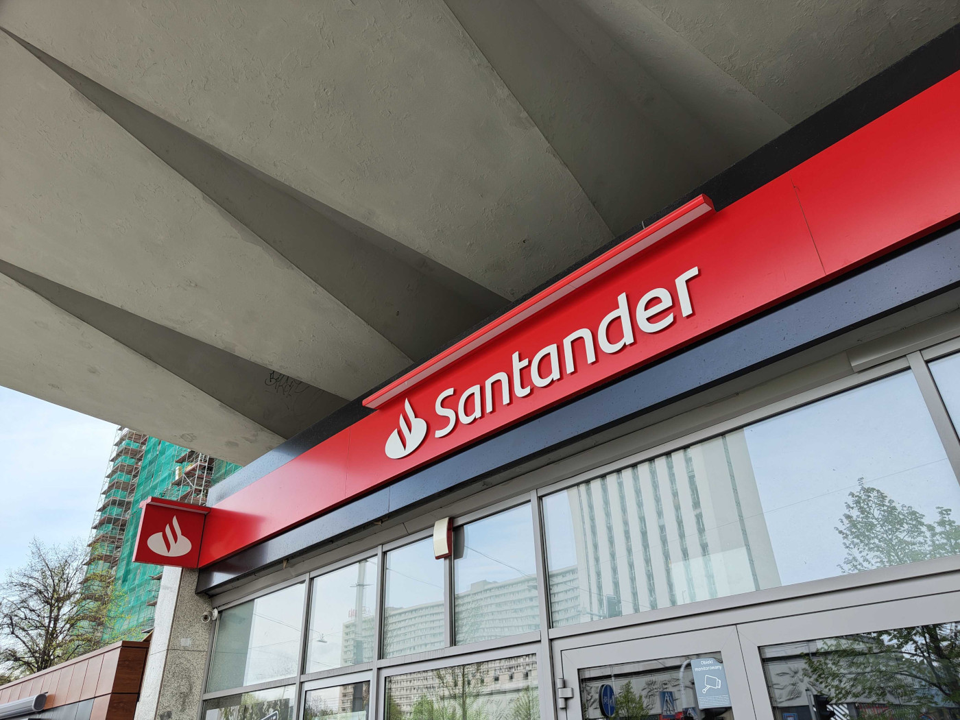 Klienci banku Santander z brakiem dostępu do usług. Już dzisiaj