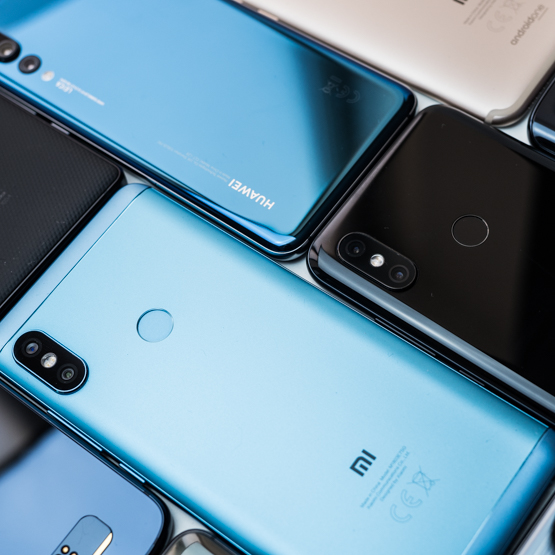 Samolot musiał awaryjnie lądować bo... telefon wpadł pomiędzy siedzenia