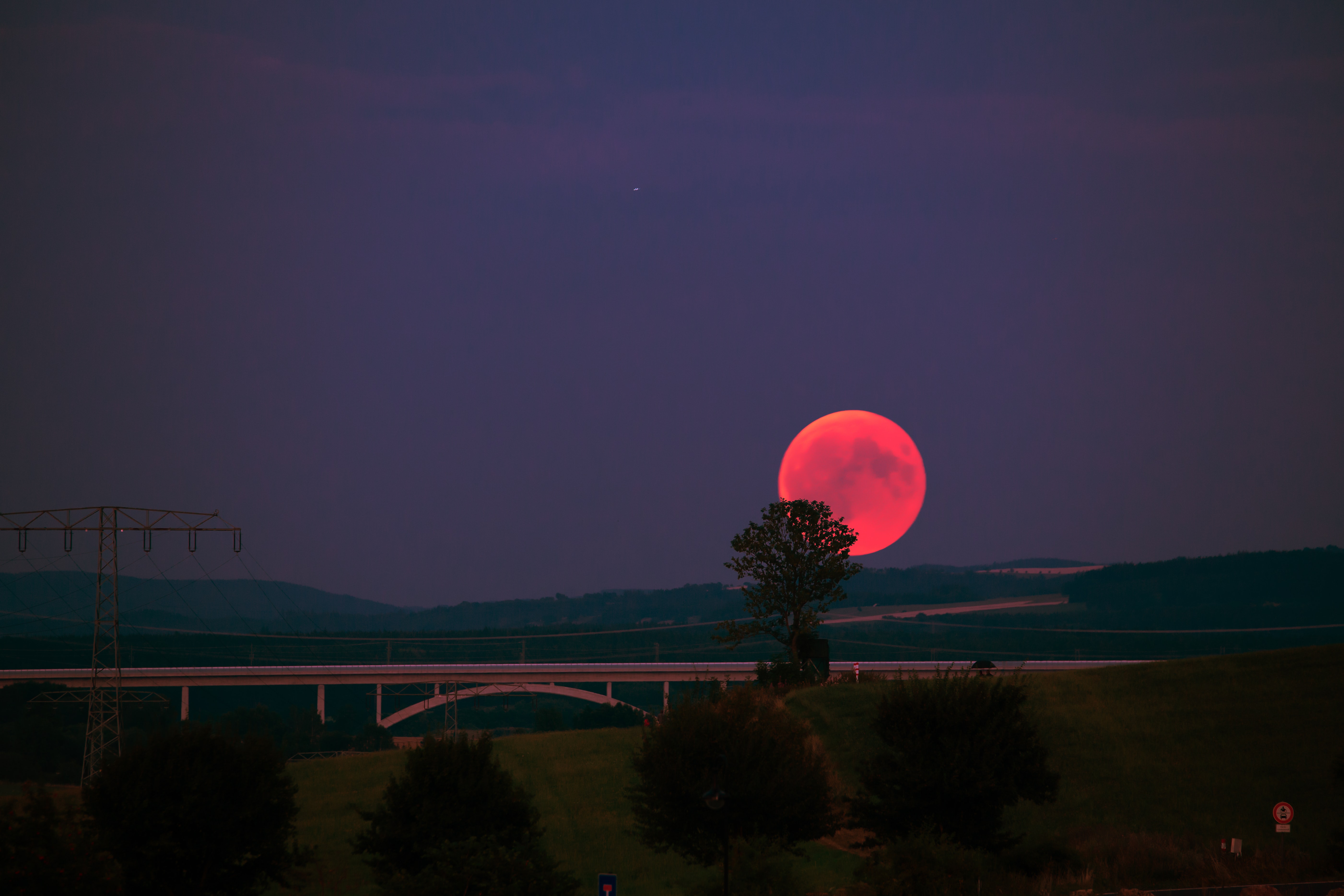 Суть лунного затмения было. Кровавая Луна. Красная Луна. Большая красная Луна. Восход кровавой Луны.