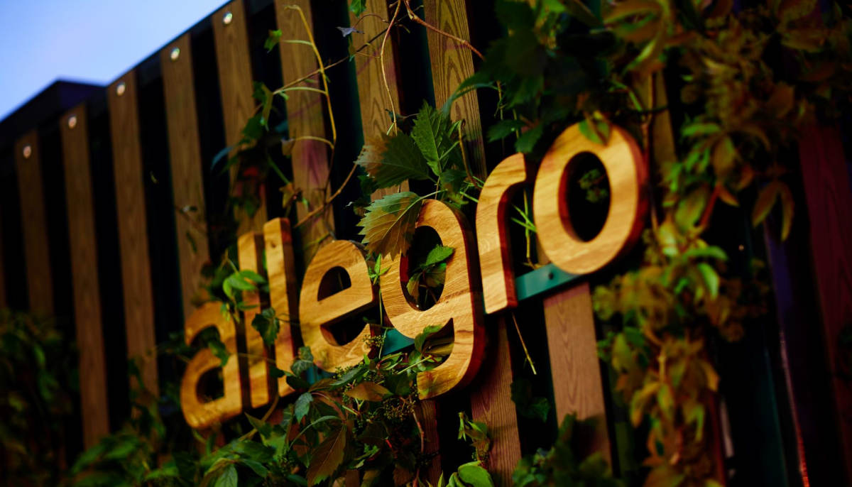 Allegro rozpoczęło budowę sieci ekologicznych automatów paczkowych
