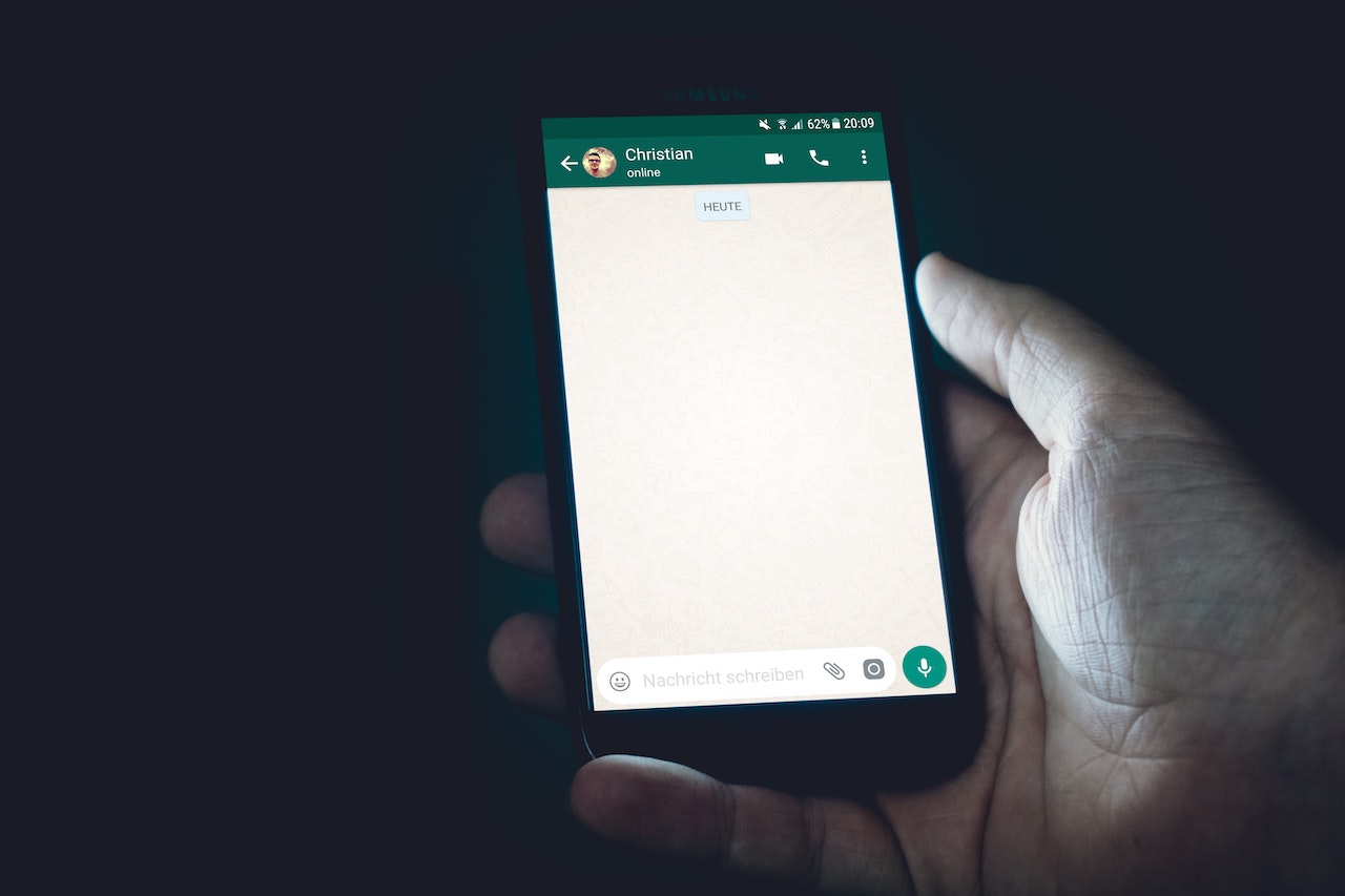 WhatsApp z poważnym błędem! Zobacz, jak nie stracić danych