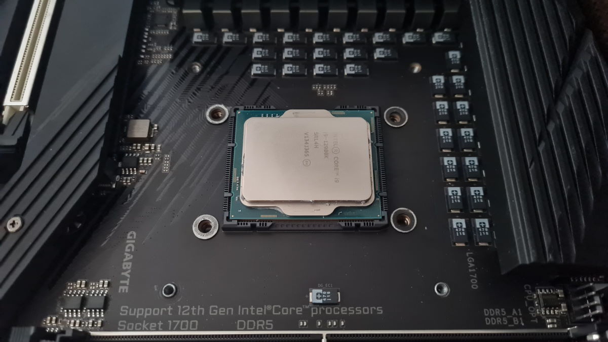Intel LGA1700 usunięty ILM