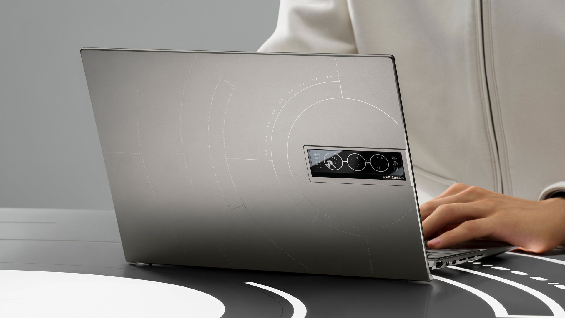 Asus memperkenalkan laptop Comos - secara harfiah!