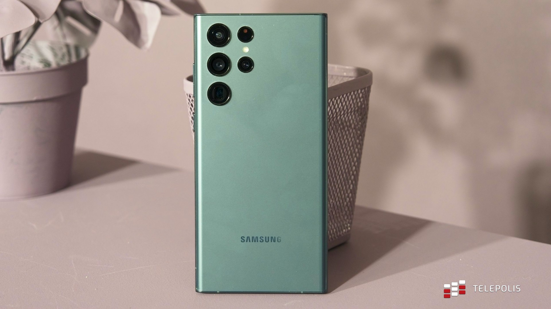 Galaxy S22 Ultra w nowych kolorach, limitowane edycje dla fanów Mercedesa i... golfa
