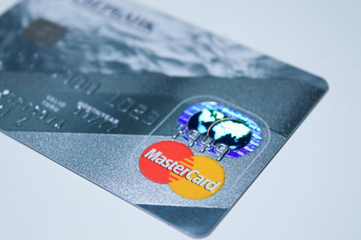 Visa i Mastercard ograniczają obecność w Rosji