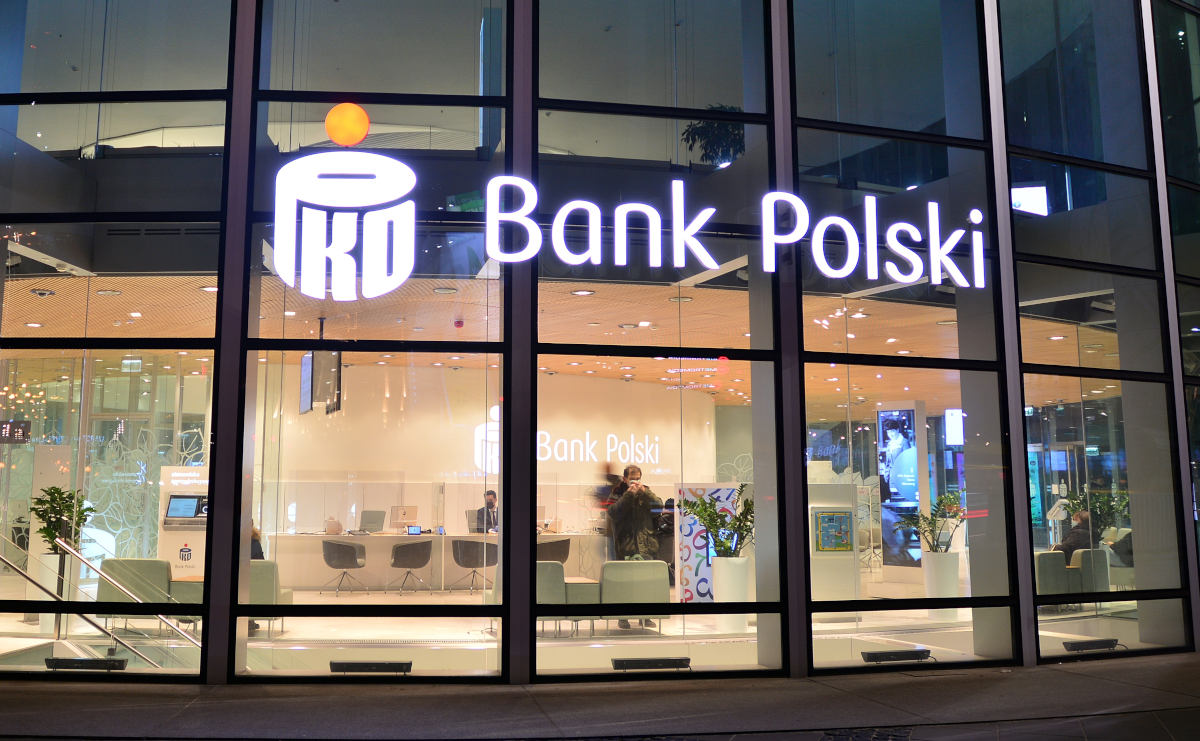 PKO BP z przydatną nowością, w tle ulubiony producent Polaków