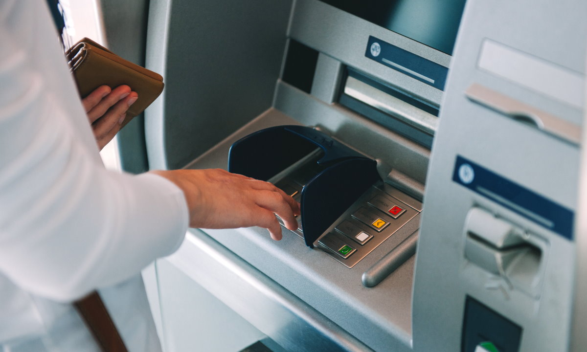 Jak okraść bankomat? Można nawet na oczach policji
