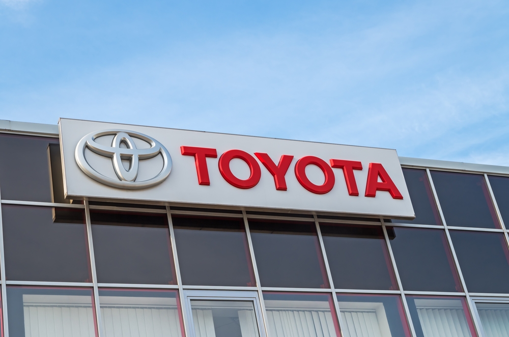 Szef Toyoty: zakaz sprzedaży samochodów benzynowych to głupota