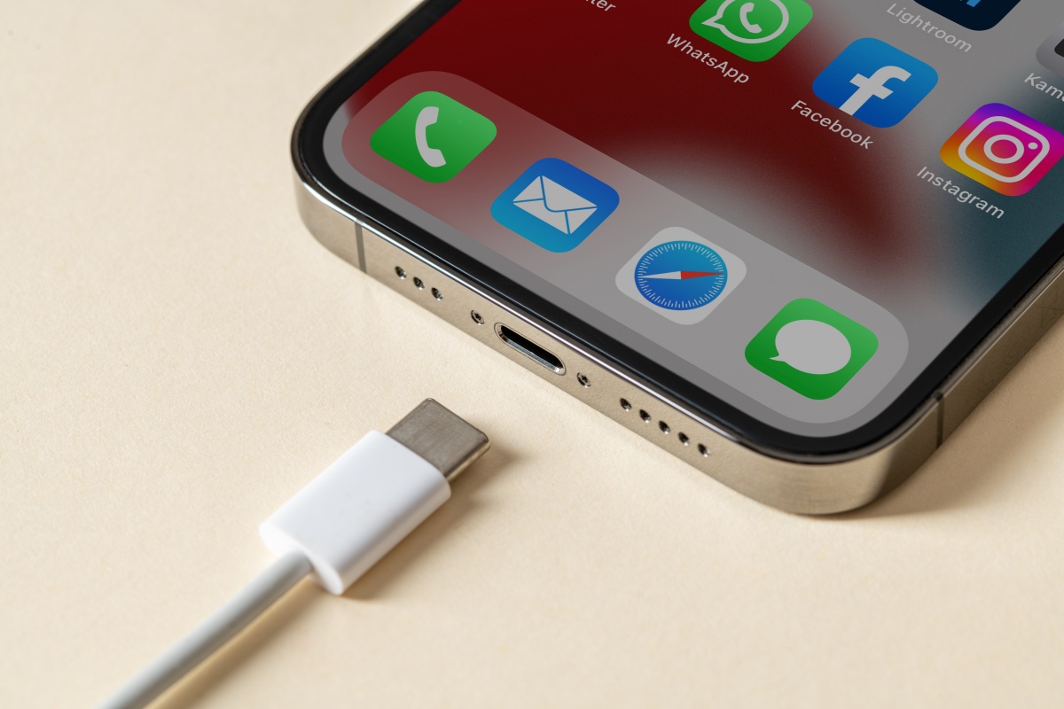 Apple bekrefter: iPhone vil bytte til USB-C