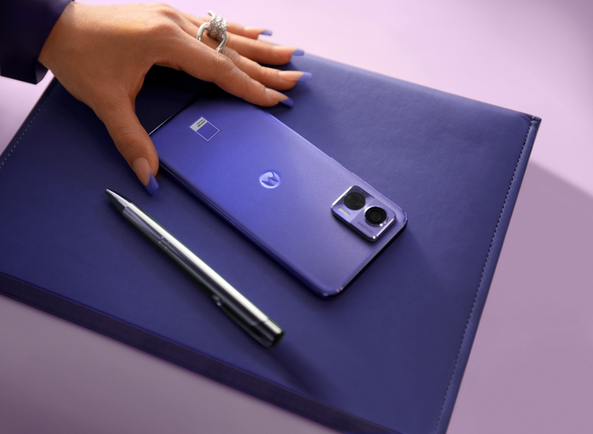 Kup Motorolę Edge 30 Neo w Play i zgarnij inteligentny prezent