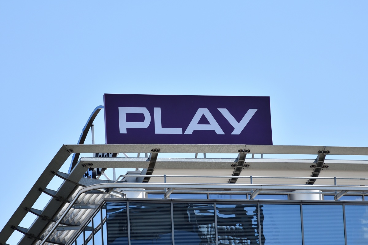 Play budynek logo
