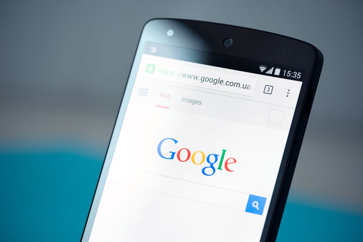 Google właśnie załatwił podglądaczy. Świetna nowość w Chrome