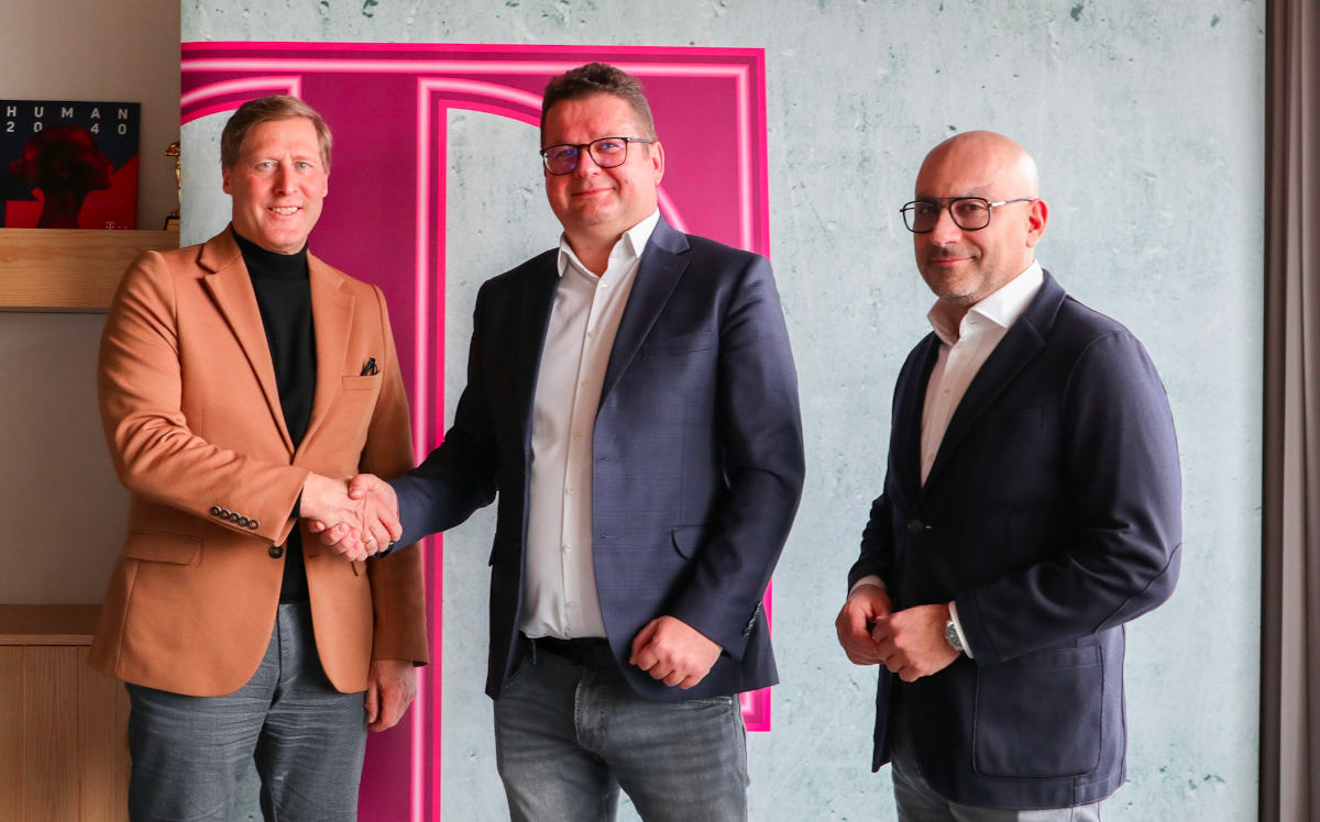 Andreas Maierhofer, Prezes Zarządu T-Mobile Polska; Maciej Zieliński, CEO Siemens Polska; Alexander Jenbar, Członek Zarządu T-Mobile Polska ds. Technologii i Innowacji