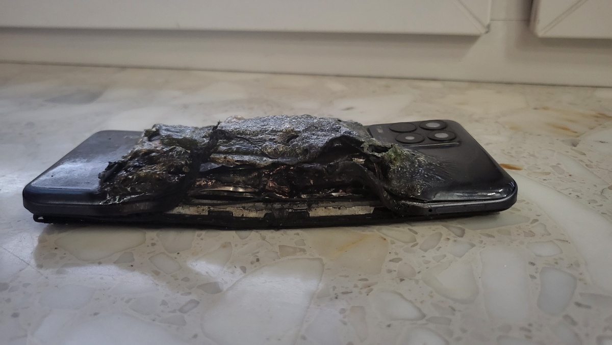 Smartfon Realme pani Karoliny nagle wybuchł. Reklamację odrzucono