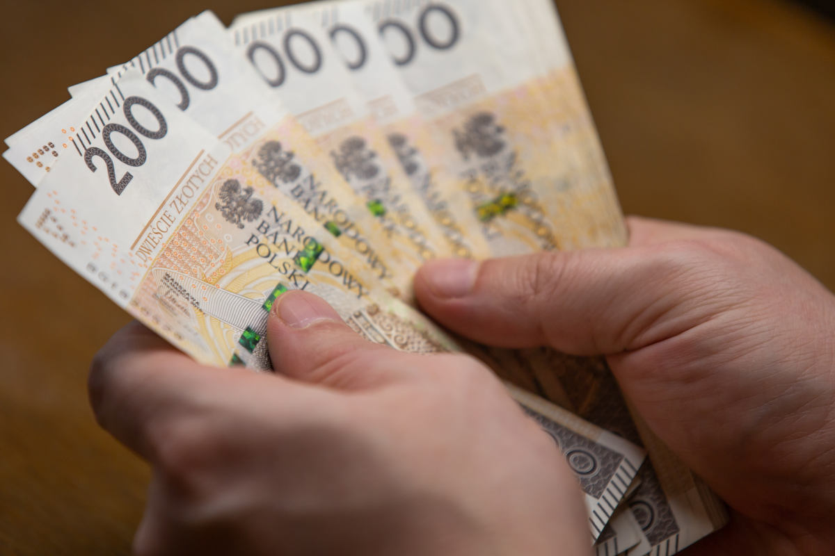 Drożyzna to mało powiedziane. Polacy płacą za telefon krocie