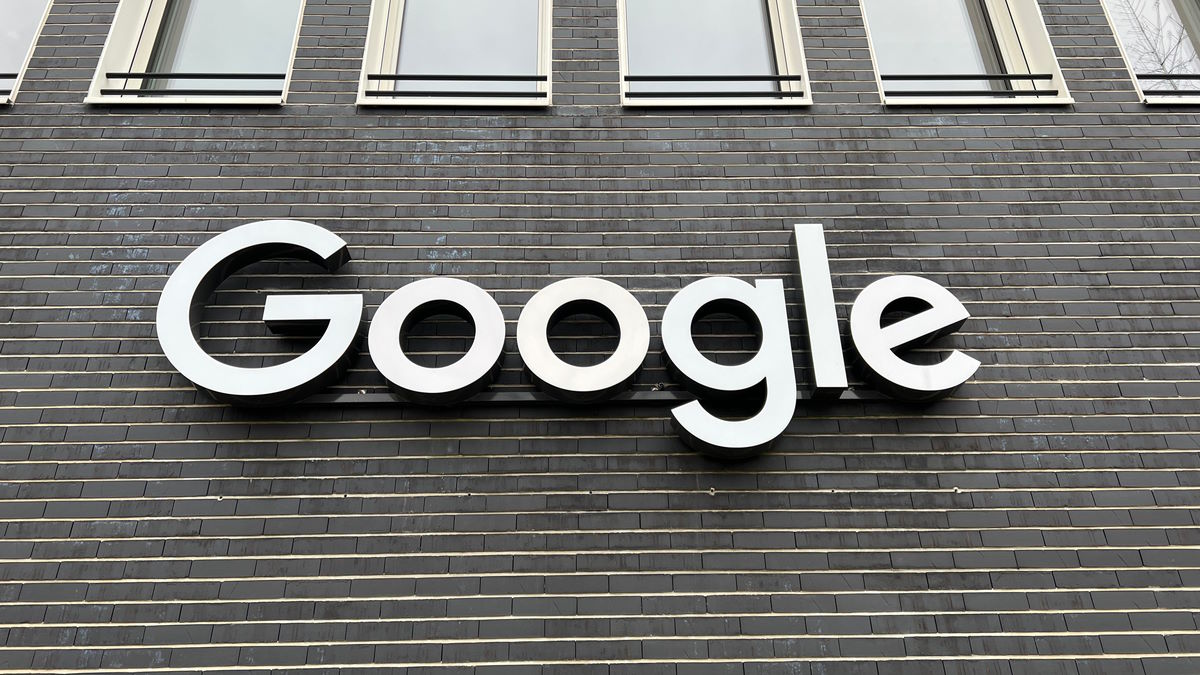 Szef Google zarabia krocie i zwalnia tysiące osób