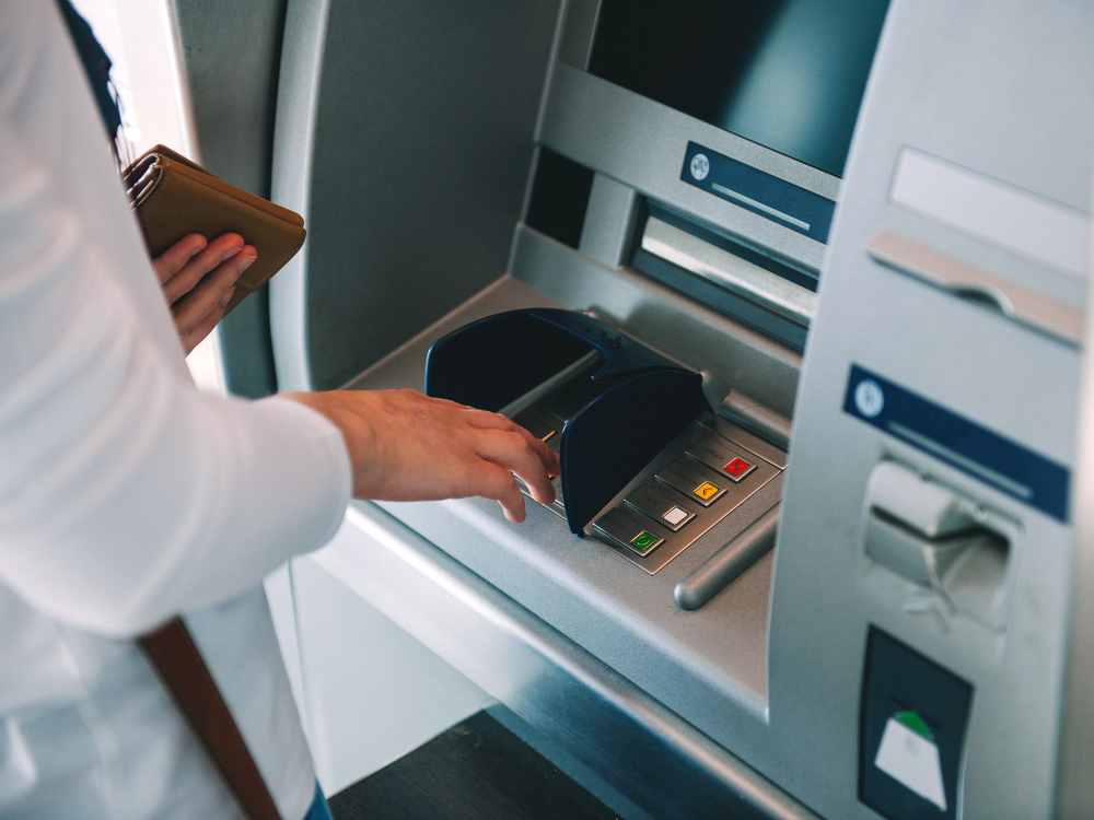 Jak okraść bankomat? W Rawie Mazowieckiej poszli na całość