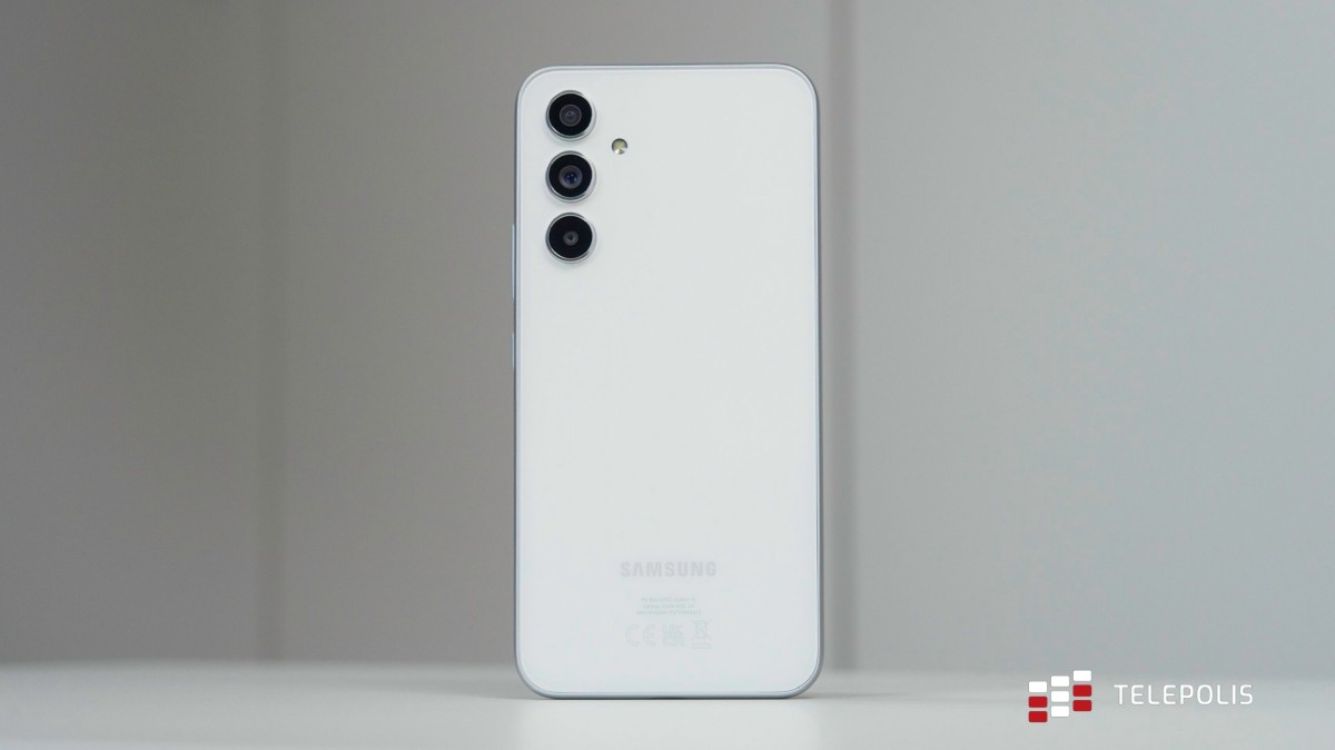 Samsung Galaxy A55 5G pozuje na zdjęciach. Jest na co czekać