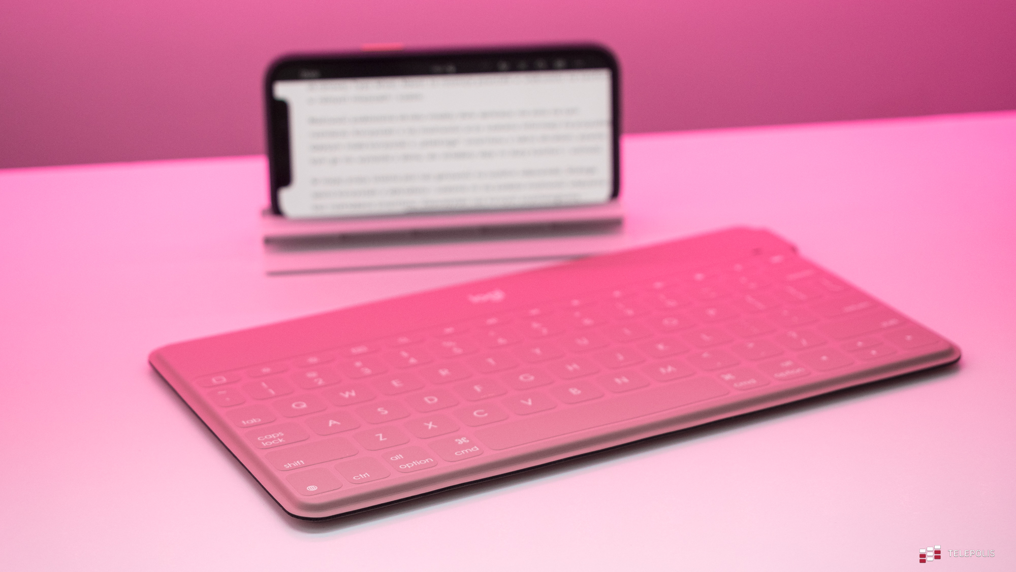 Logitech Keys-To-Go bez stojaka na telefon