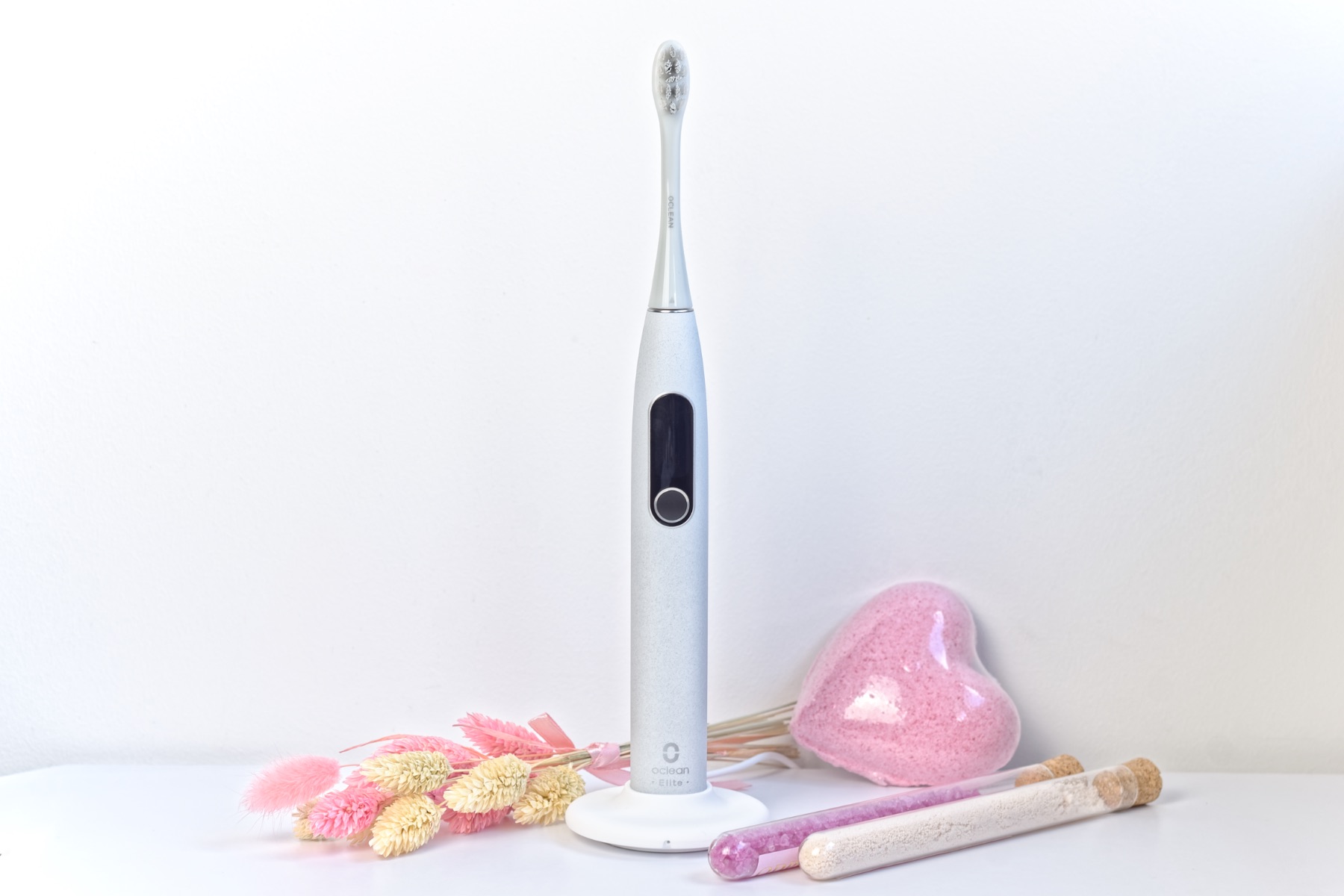 Oclean X Pro Elite w ładowarce