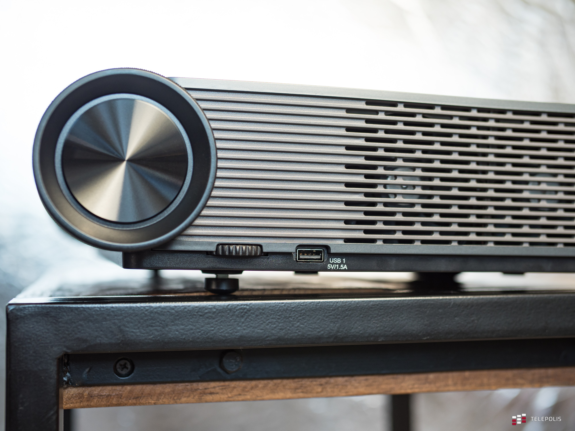 ViewSonic X2000B-4K UST, widok na głośnik basowy soundbara