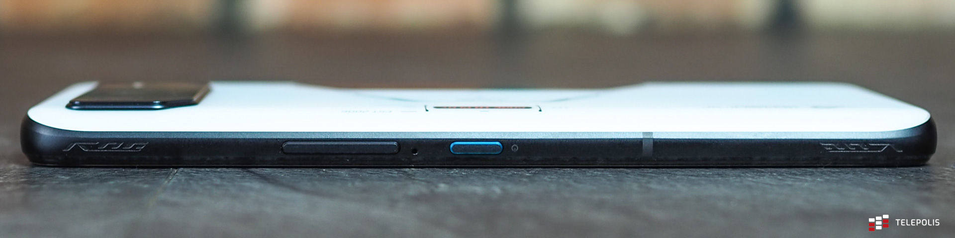 Asus ROG Phone 6 Pro prawy bok