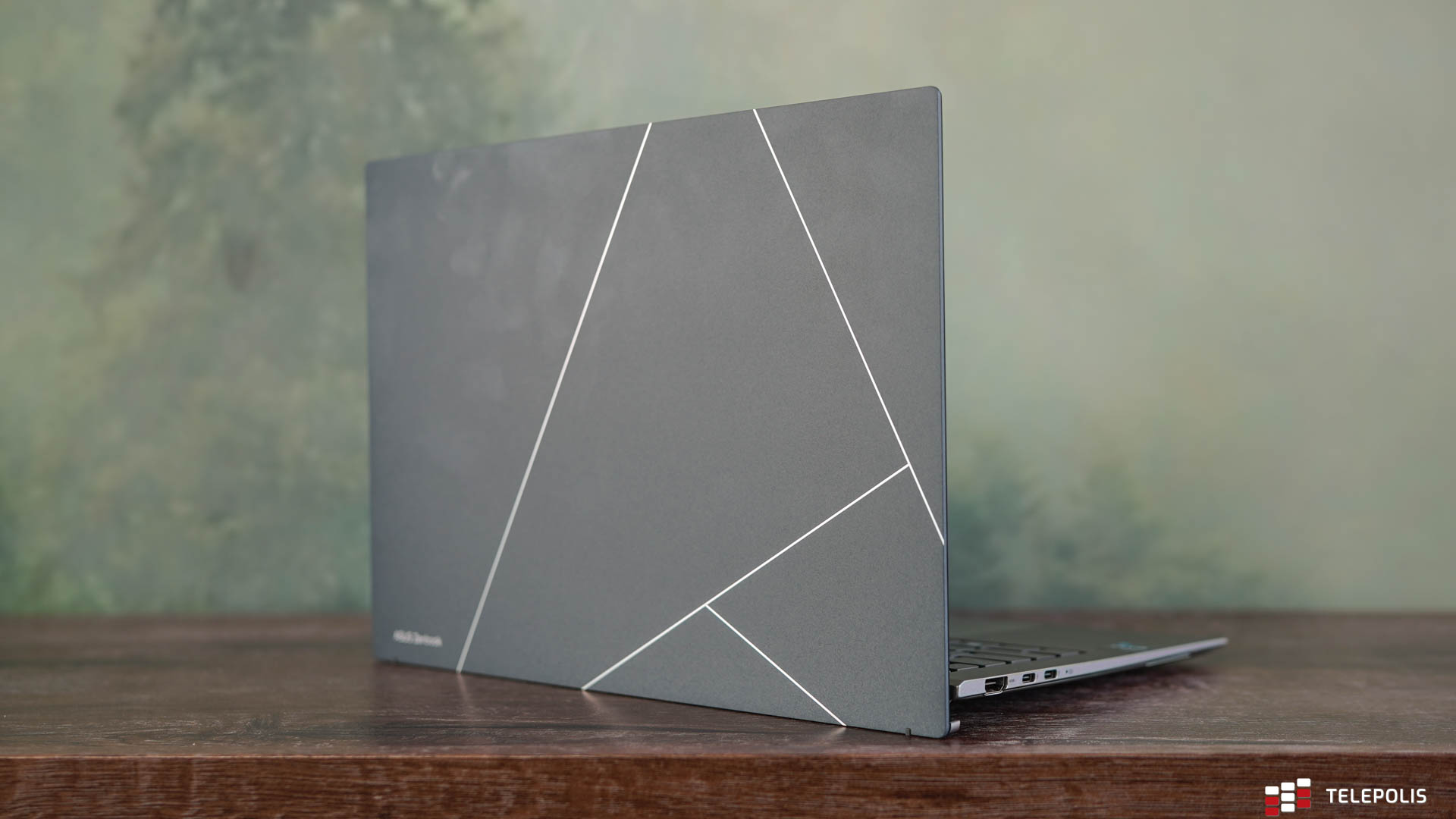 Asus Zenbook S 13 OLED widok ogólny z tyłu