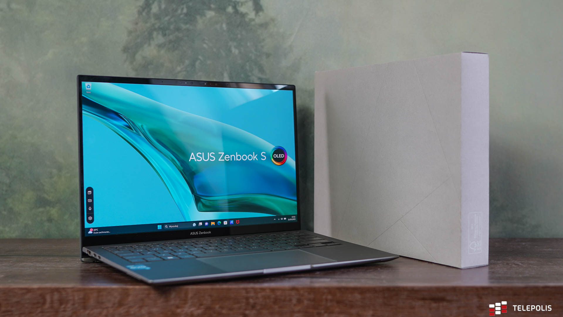Asus Zenbook S 13 OLED z pudełkiem