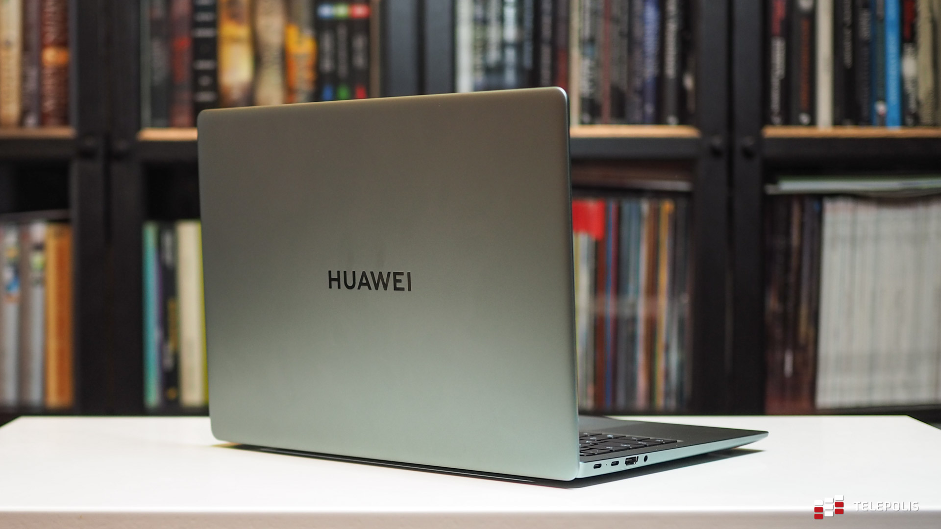 Huawei MateBook 14s widok ogólny tył