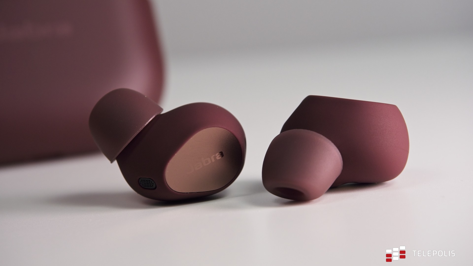Jabra Elite 10 - słuchawki idealne, pogrążone przez jeden detal (test)