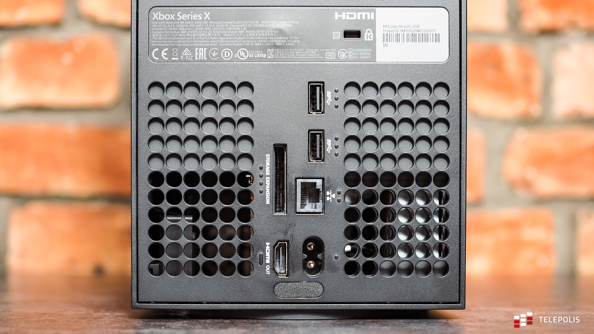 microsoft-xbox-series-x-23-tyl.jpg