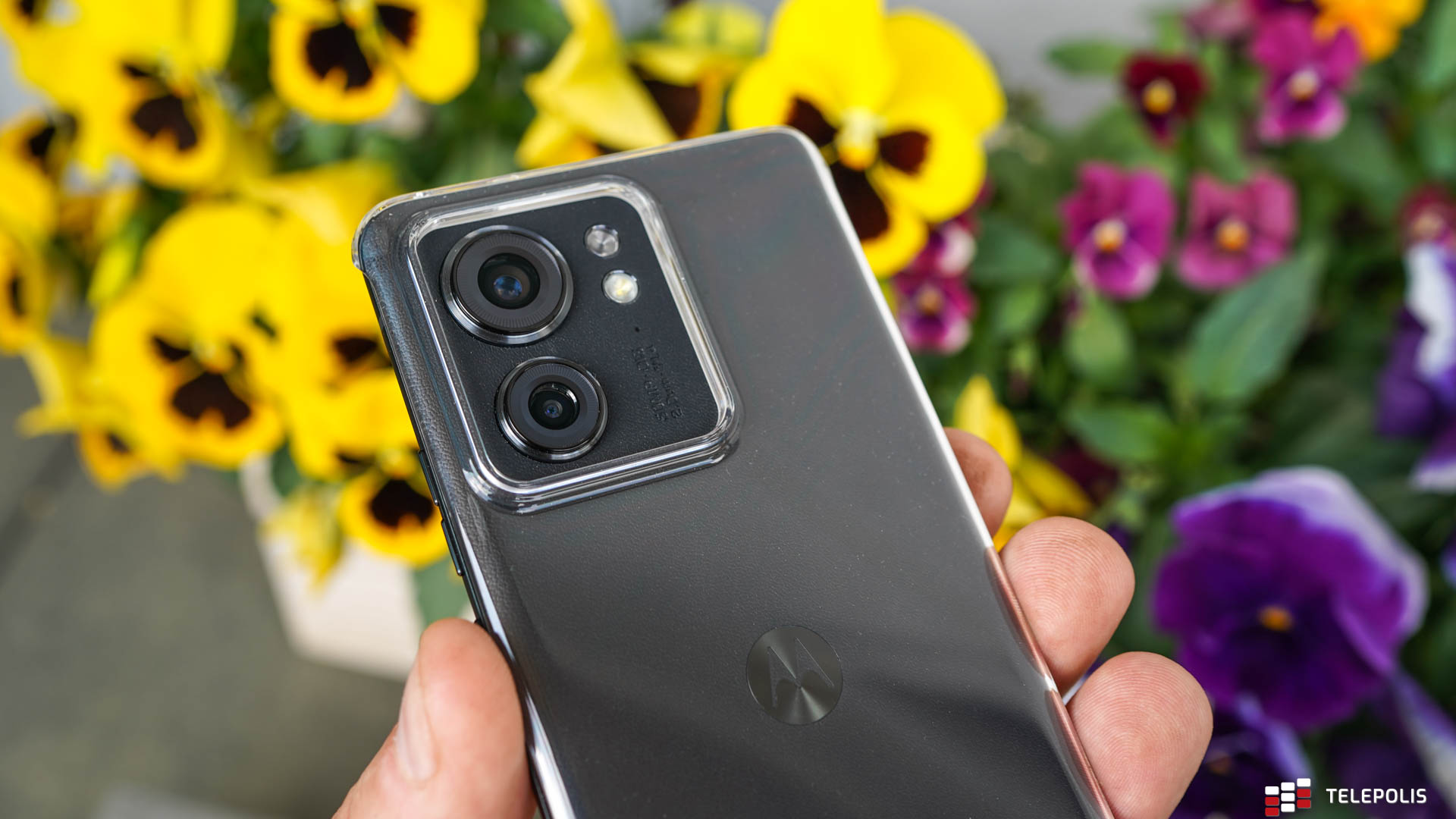 Motorola Edge 40 tylny aparat w etui