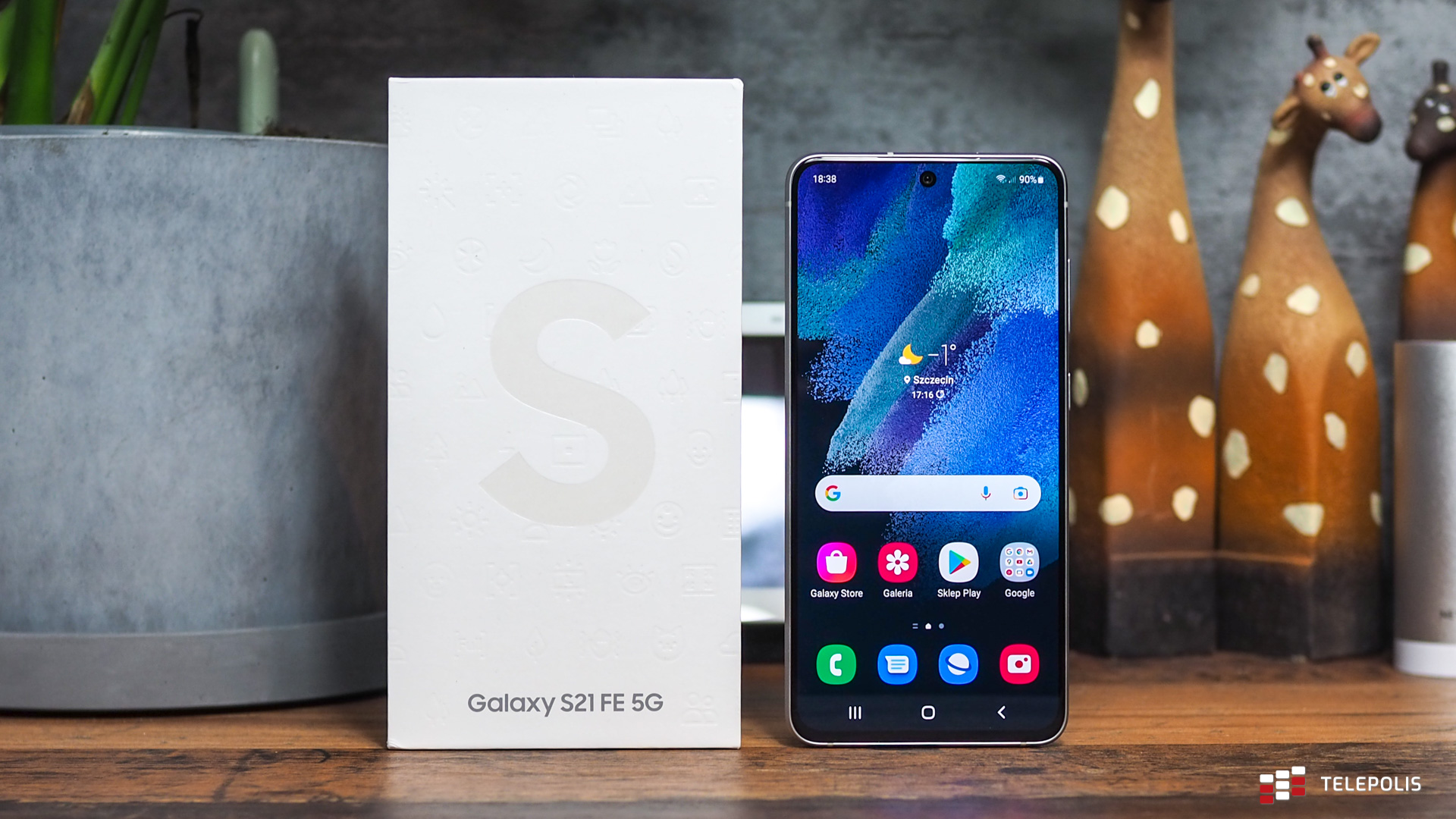 Samsung Galaxy S21 FE 5G z pudełkiem