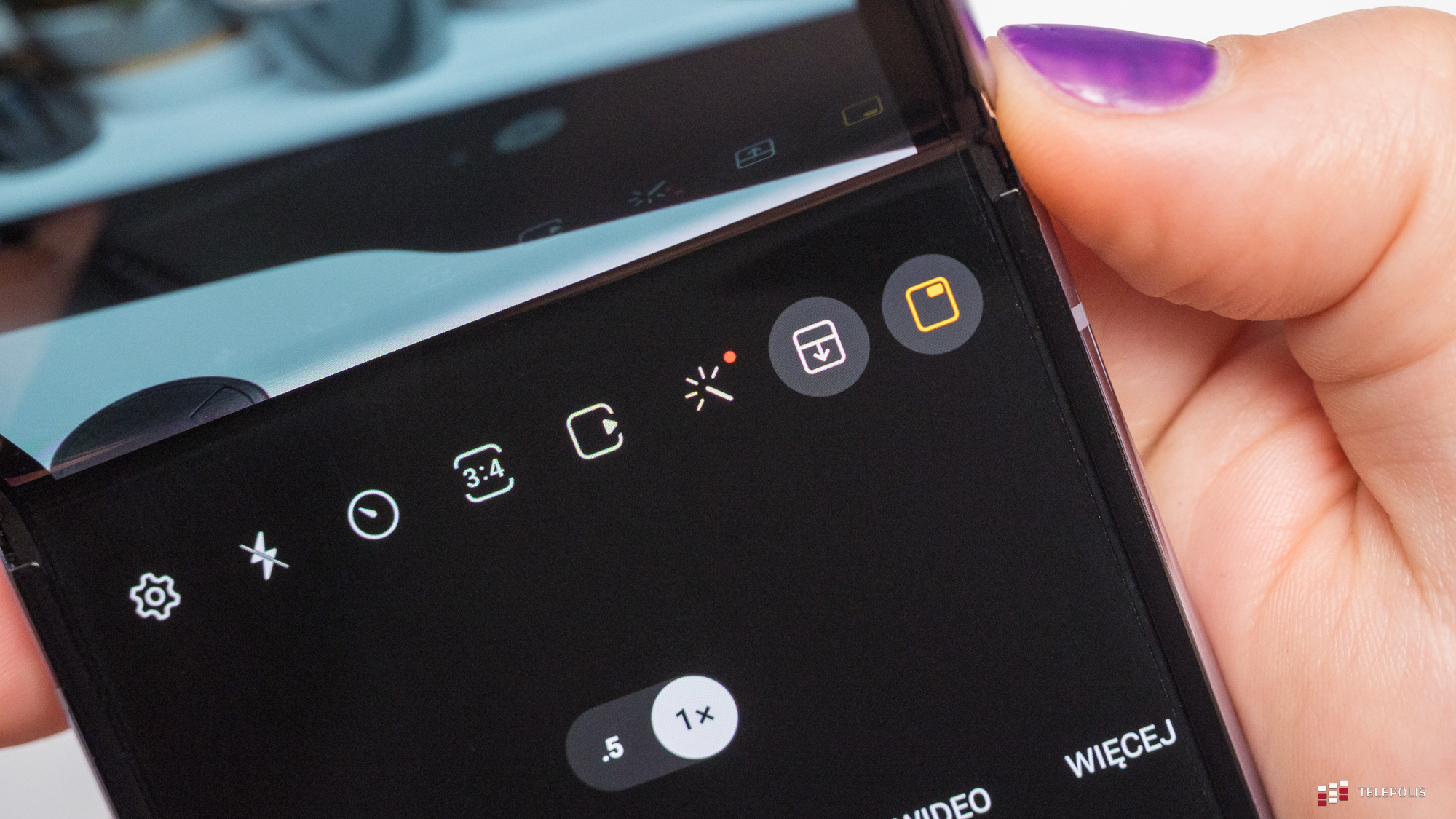 przyciski sterowania aplikacją aparatu na Galaxy Z Flip4
