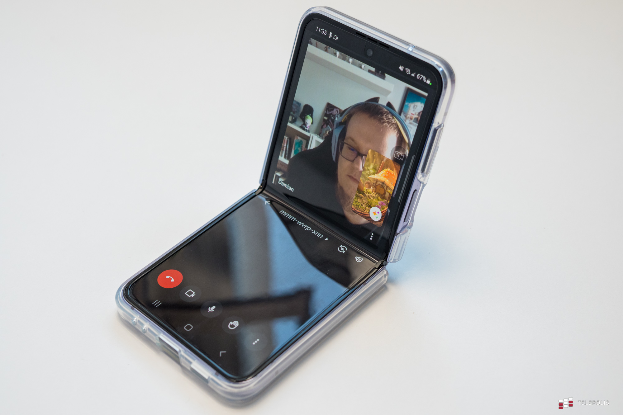 Samsung Galaxy Z Flip4 podczas wideorozmowy