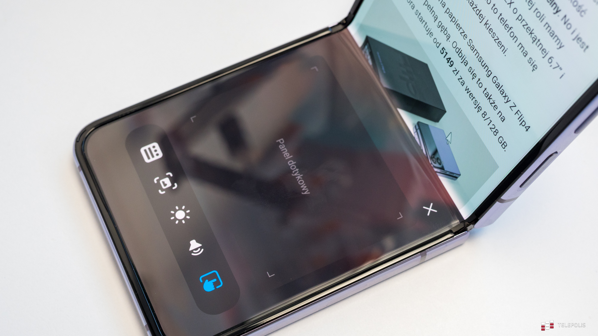 Samsung Galaxy Z Flip4 w trybie Flex