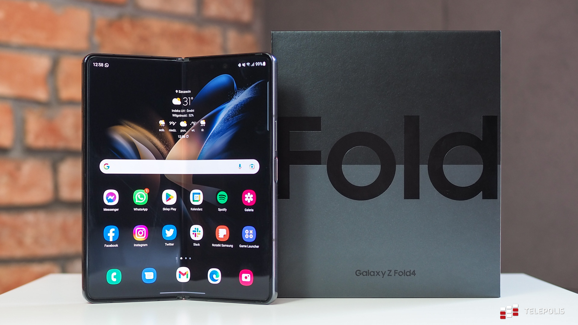 Samsung Galaxy Z Fold4 z pudełkiem