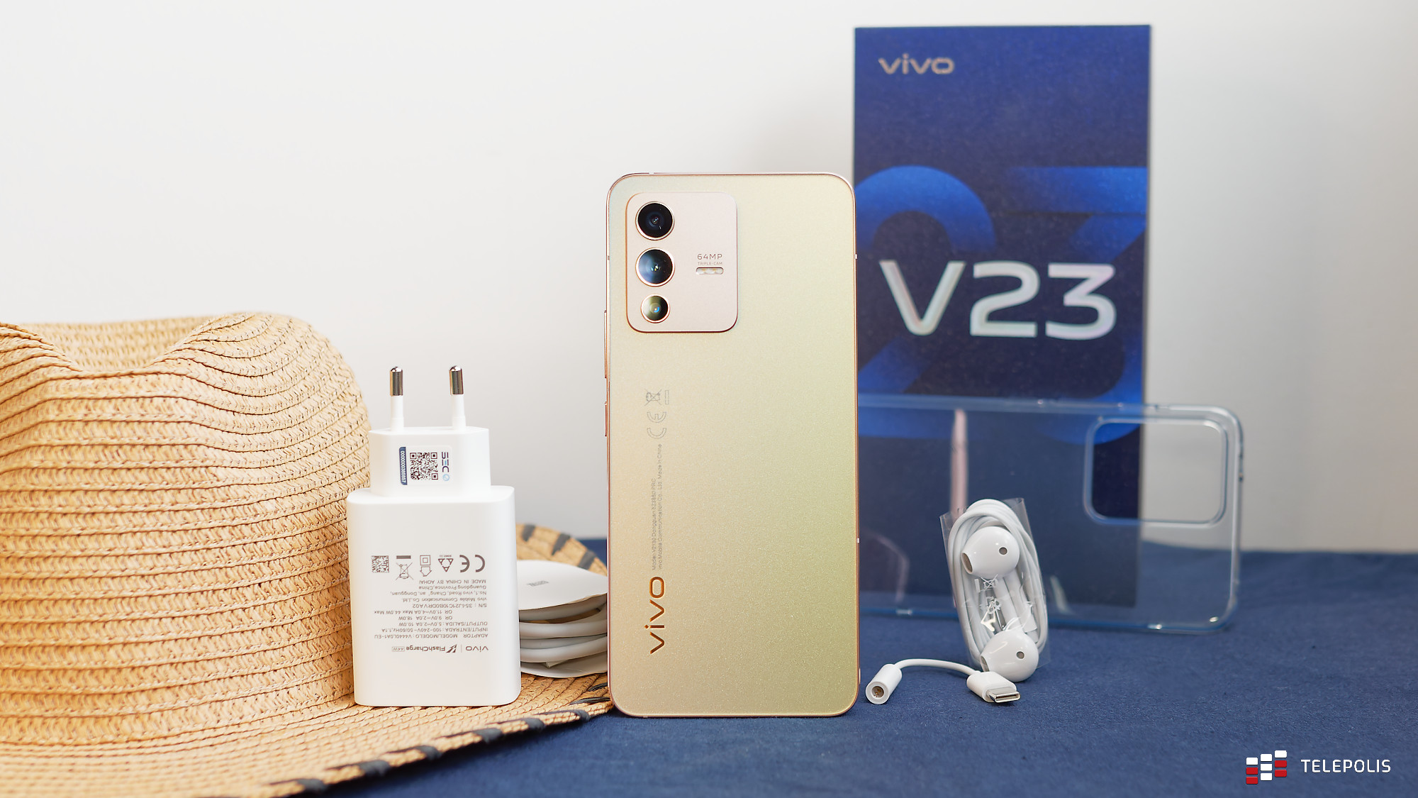 Vivo V23 5G, zawartość pudełka: telefon, ładowarka, słuchawki, przejściówka, etui ochronne