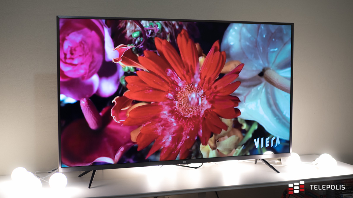 Xiaomi Mi TV 4S - wnętrze pokoju - odwzorowanie czerwieni