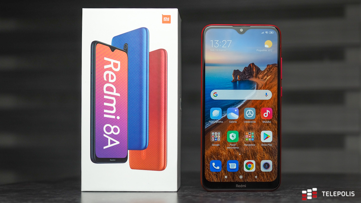 Xiaomi Redmi 8A obok pudełka